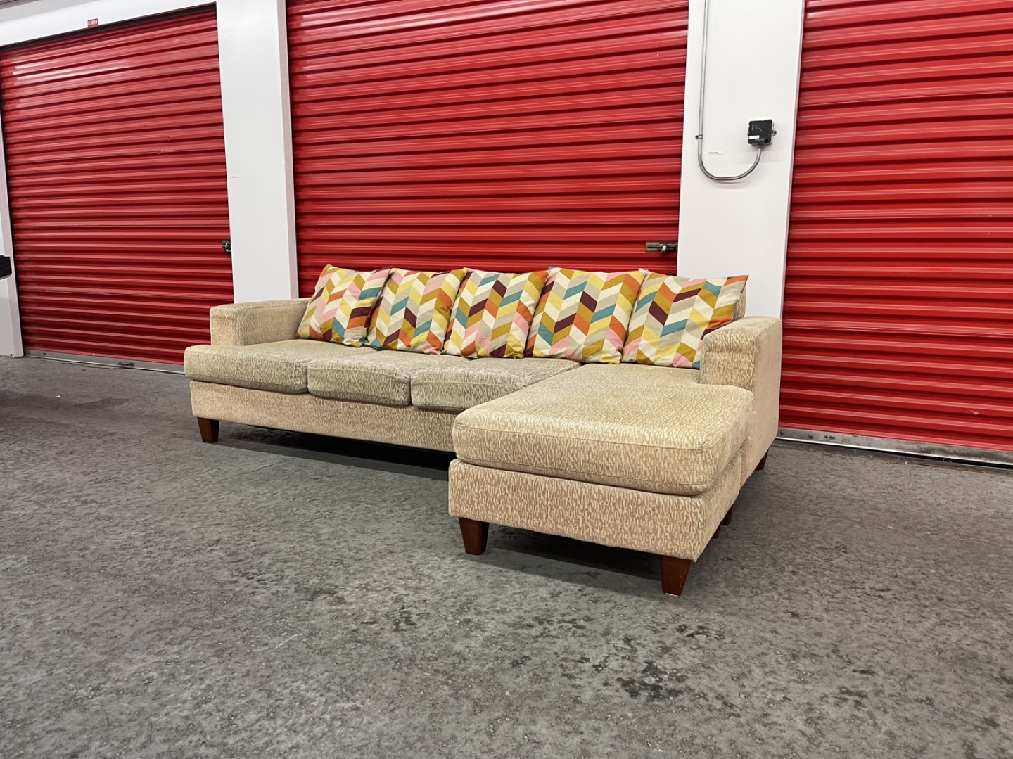 FREE DELIVERY Beautiful Reversible Pullout Sectional - photo 2