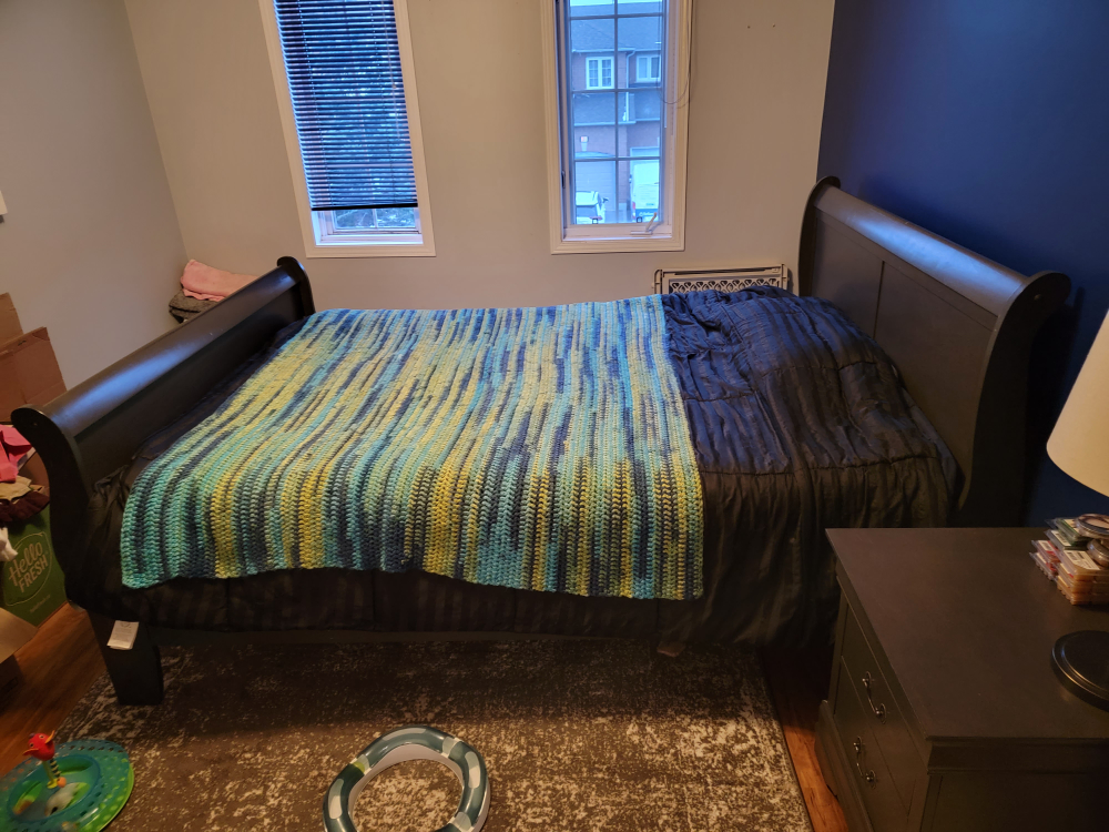 Queen bedroom set - dresser, nightstand, sleigh bed frame - photo 2