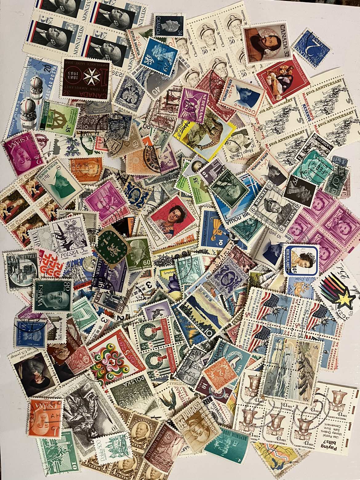 300 + random used worldwide postage stamps - Envelope 1 thumbnail
