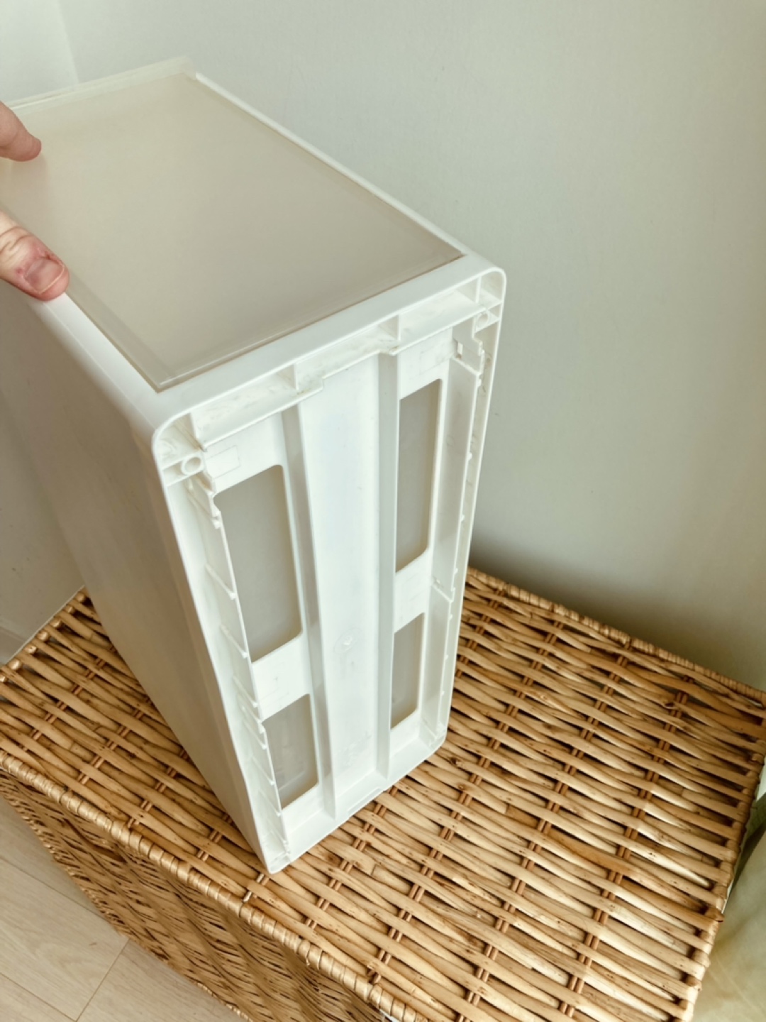 Sturdy storage drawer with basket image indicator(5)