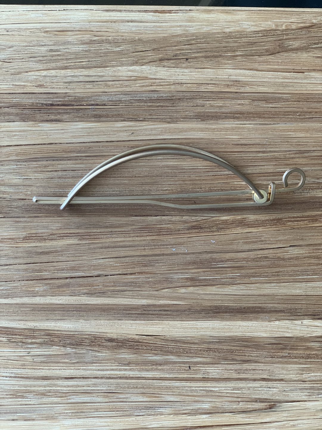 Gold color hair clip image indicator(2)