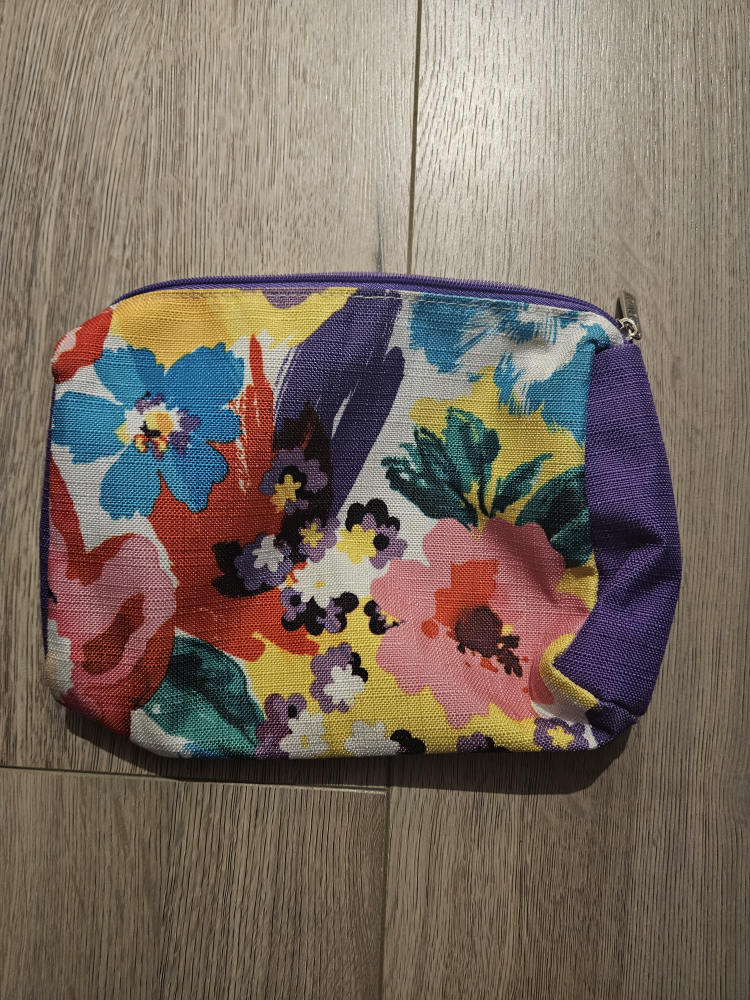 Clinique Makeup Bag image indicator(2)