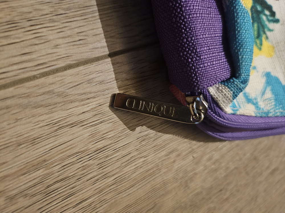 Clinique Makeup Bag image indicator(3)