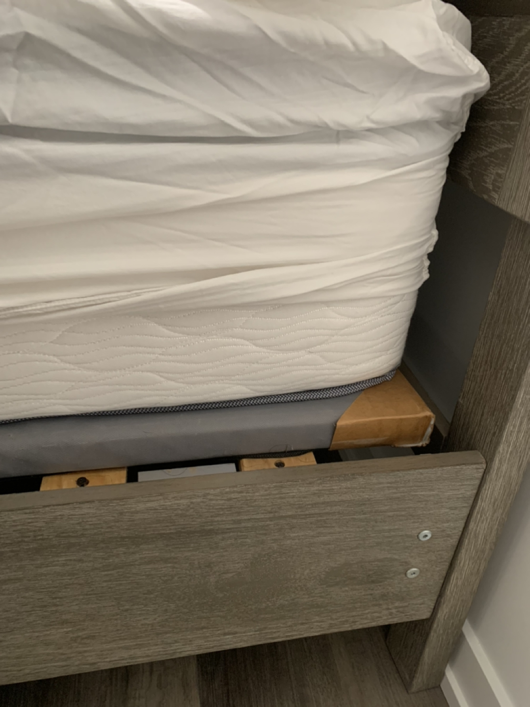 Queen Bedframe + Headboard (Wooden) +  Mattress (Memory Foam) - photo 3