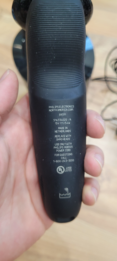 Like new Philips Norelco S9311 electric Shaver 9300 with dock - photo 4