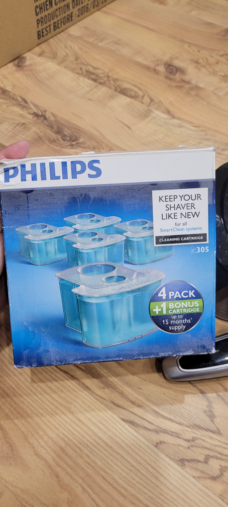 Like new Philips Norelco S9311 electric Shaver 9300 with dock - photo 5