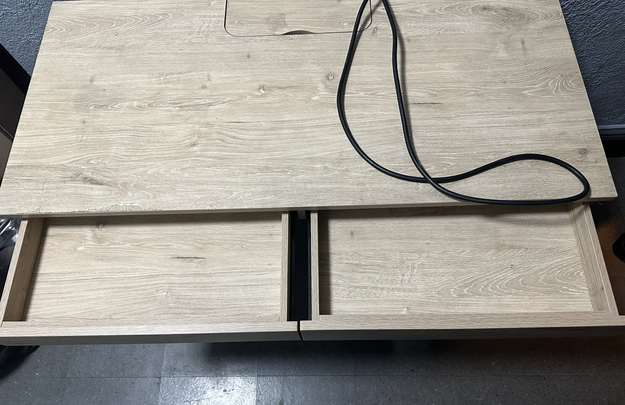 Desk with plug - photo 3