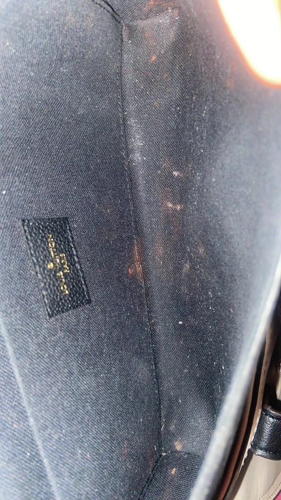 Louis Vuitton Monogram Purse image indicator(2)