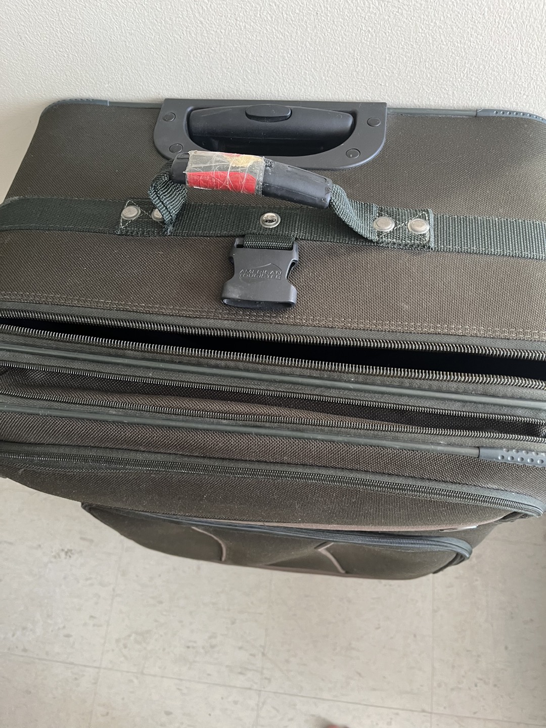 American tourister check in luggage - photo 2
