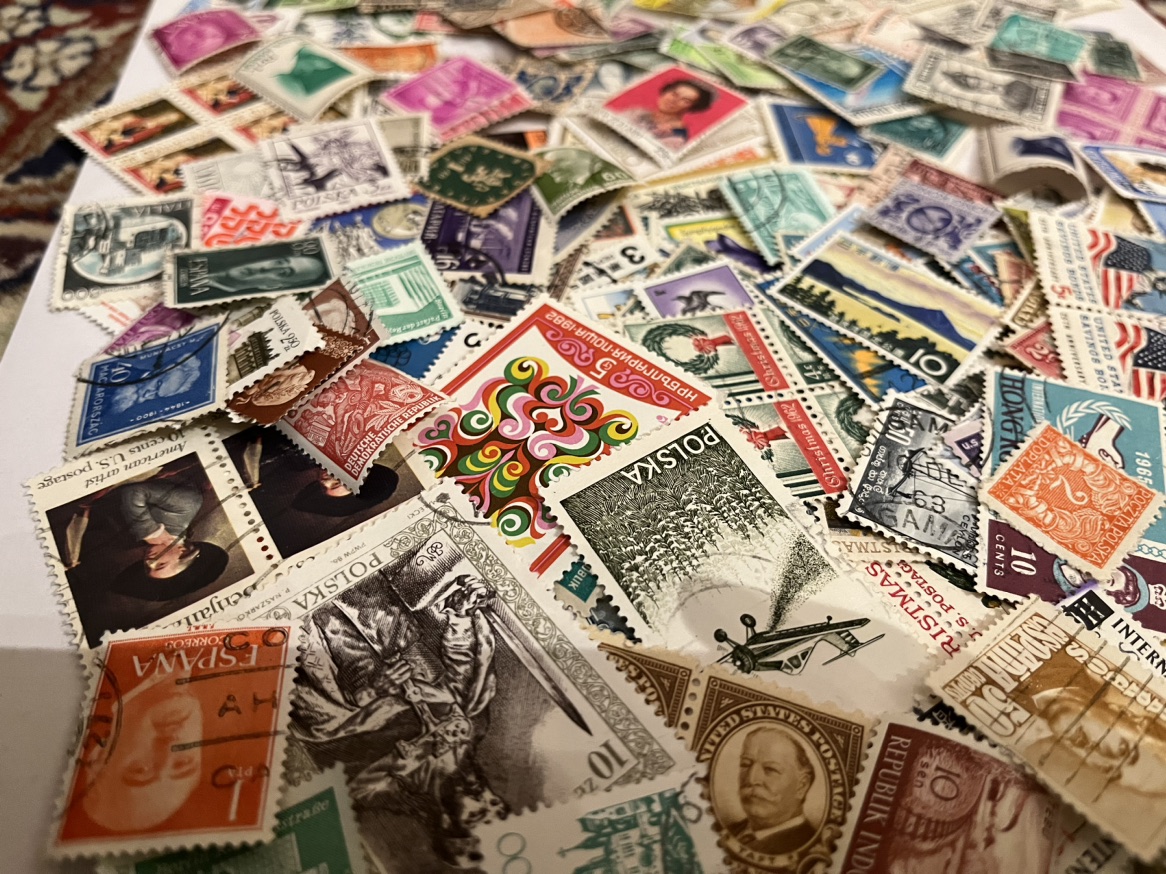 300 + random used worldwide postage stamps - Envelope 1 image indicator(3)