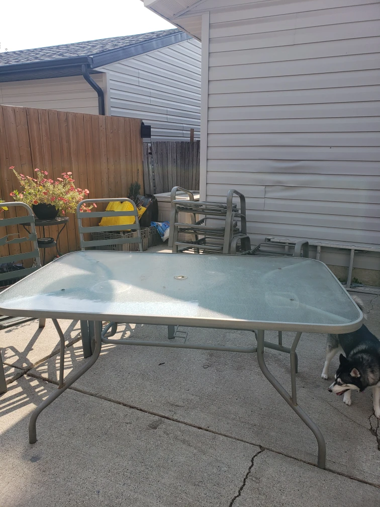 Patio table w 6 chairs