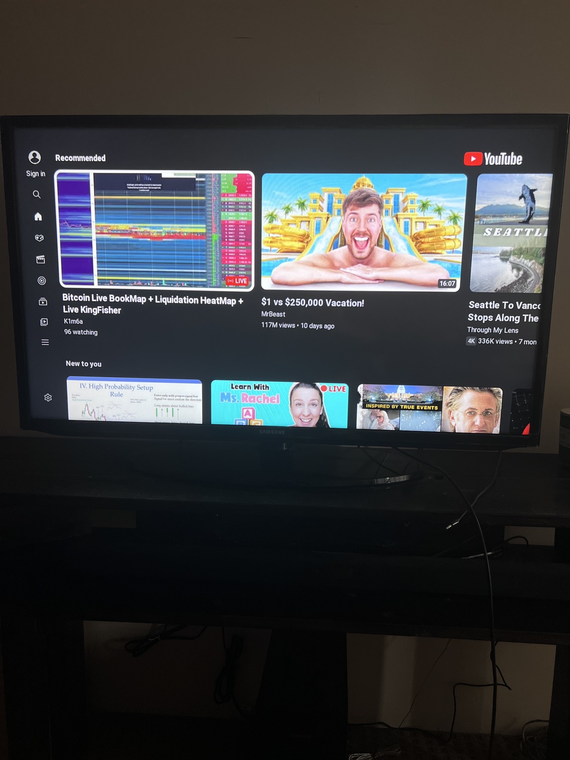 Samsung 40" Full HD 1080P Smart LED TV - UN40H5203