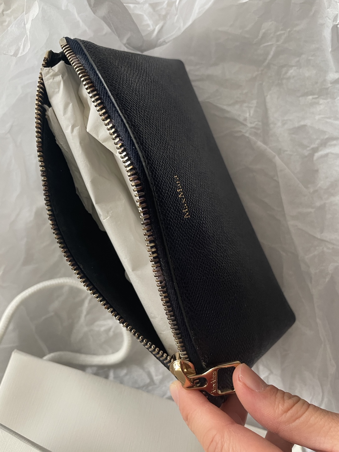 Brand New Max Mara makeup bag - photo 3
