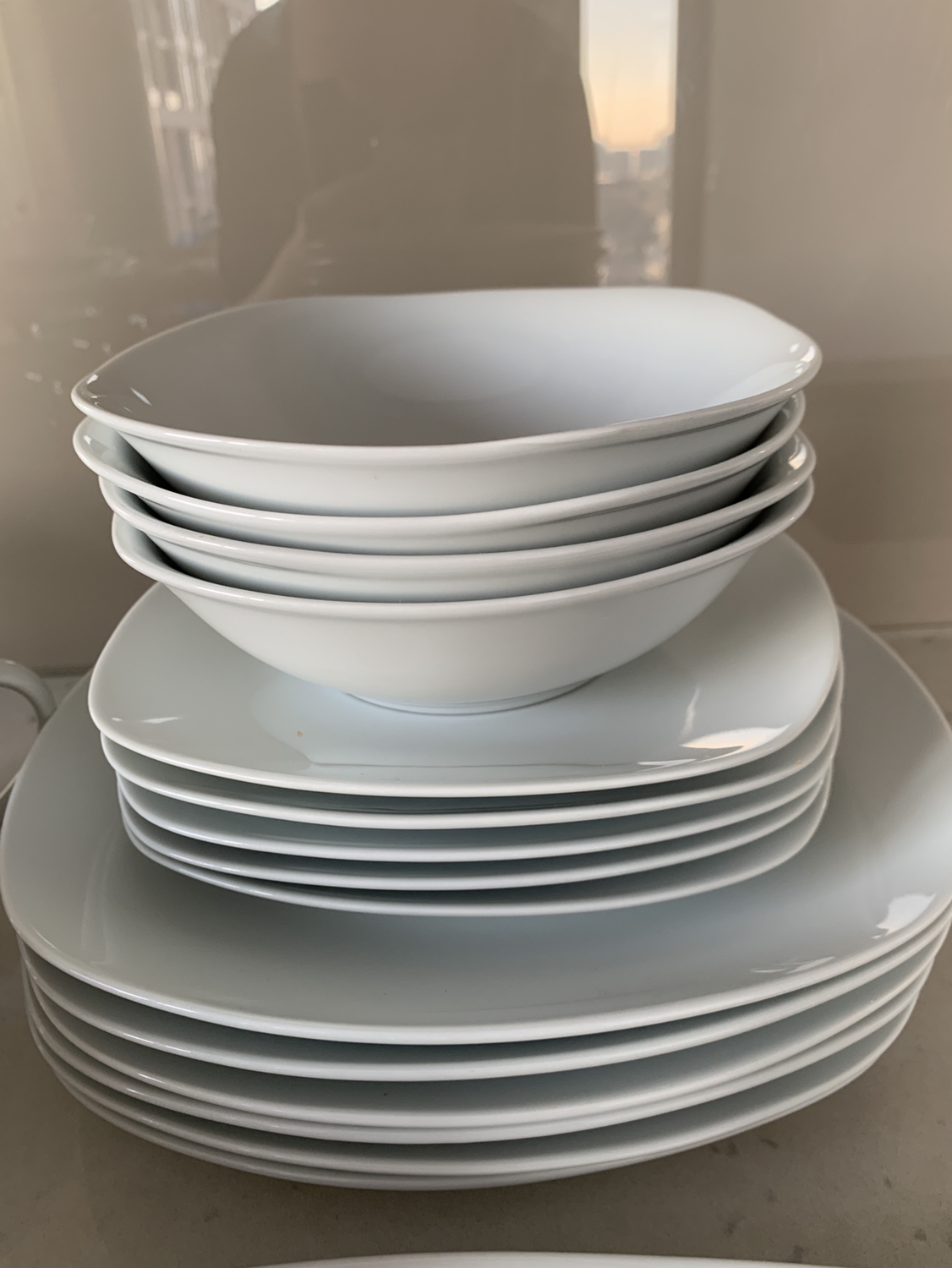 Dinnerware Set image indicator(2)