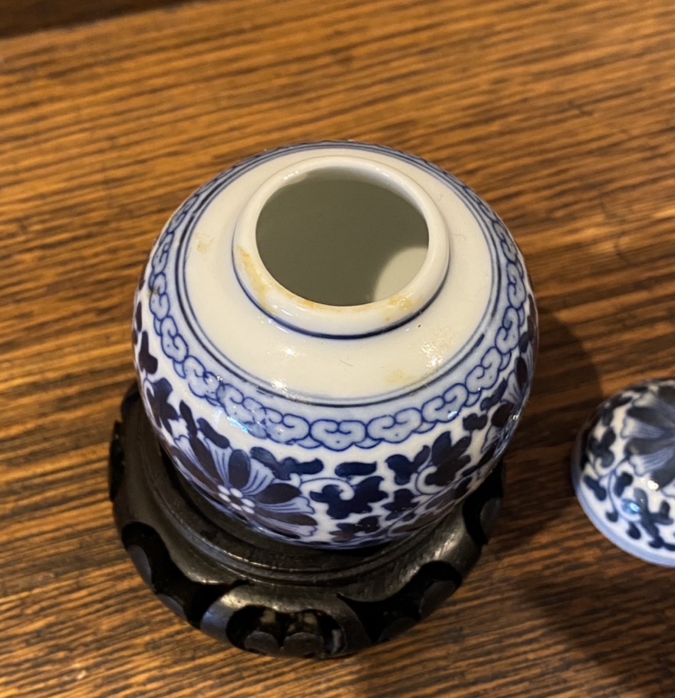 Chinese Ginger Jar (pick up Coxwell/Danforth) image indicator(4)