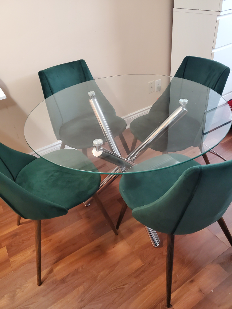 Dining Table & Chairs