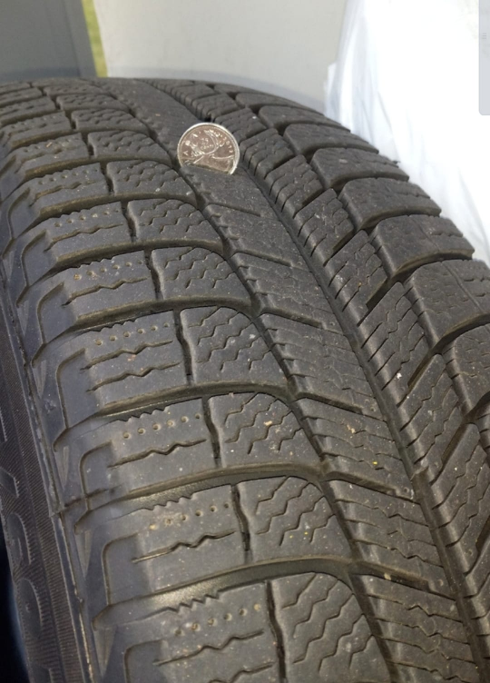 215/60R16  New Michelin X-Ice winter tires image indicator(2)