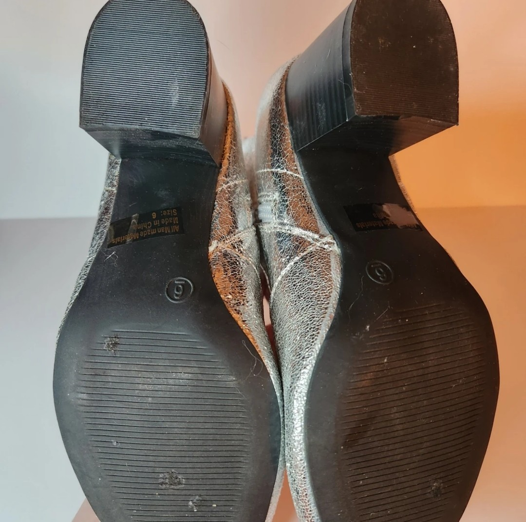 FABULOUS GLOWING SILVER MOD/ANKLE BOOTS SIZE 6 image indicator(6)