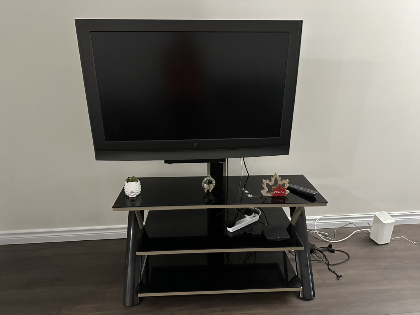 TV (40 inches) with stand