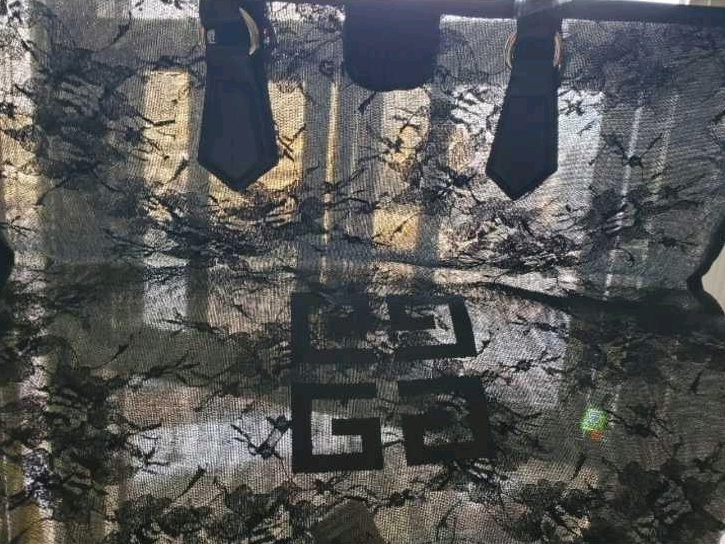 BN GIVENCHY PERFUME TOTE BAG.. image indicator(2)