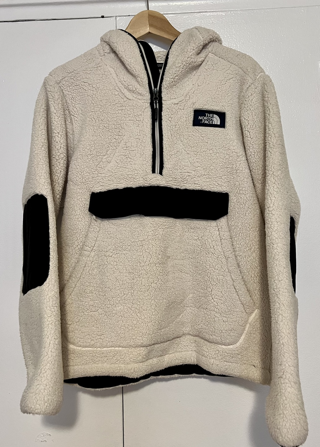 **NORTH FACE SHERPA HOODIE IN BEIGE thumbnail
