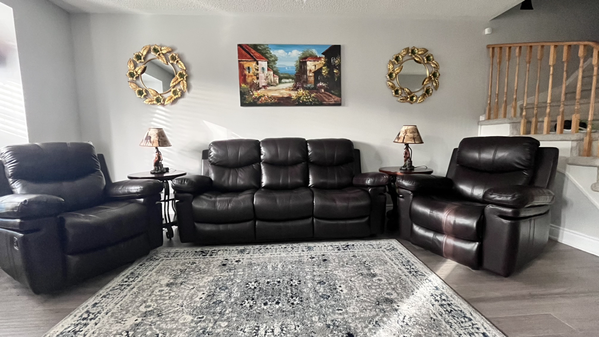 Beautiful recliner sofa set for sale thumbnail