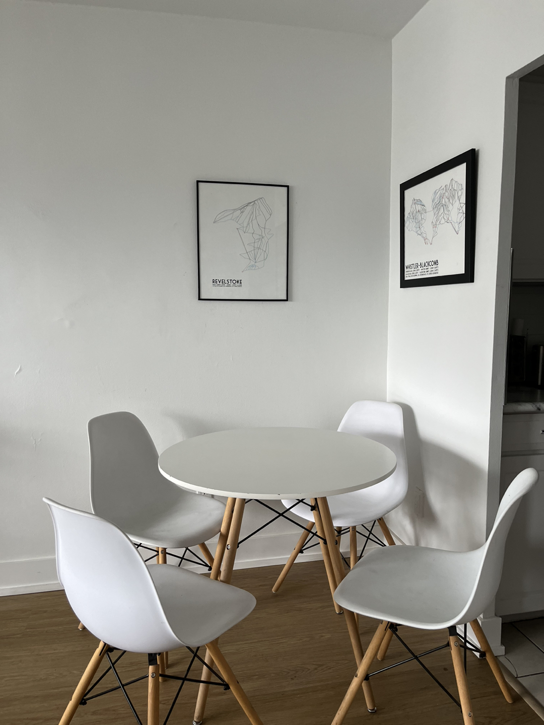 Structube 5 Piece Dining Set