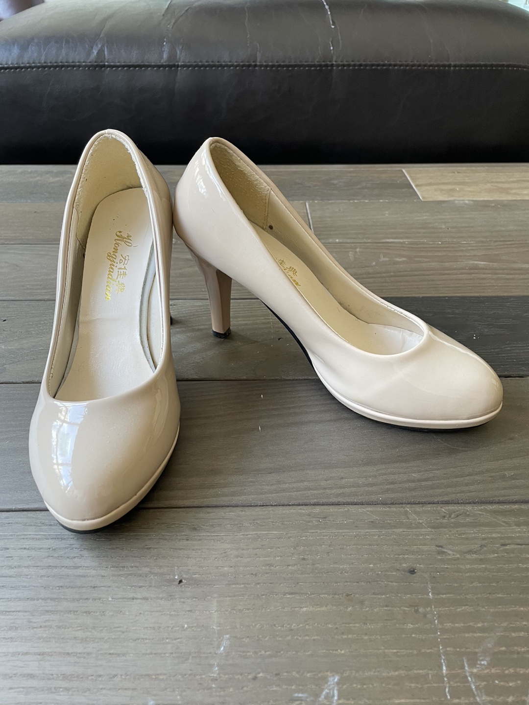 #freecycle nude shiny faux leather heels size 5 thumbnail