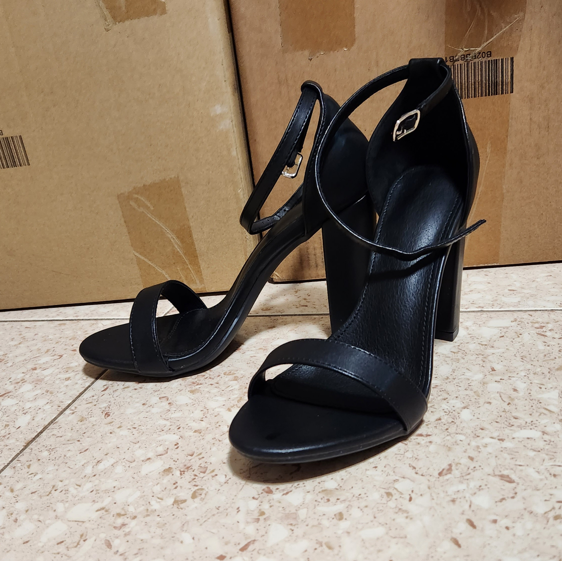 Women Buckle Decor Chunky Heeled Ankle Strap Sandals
