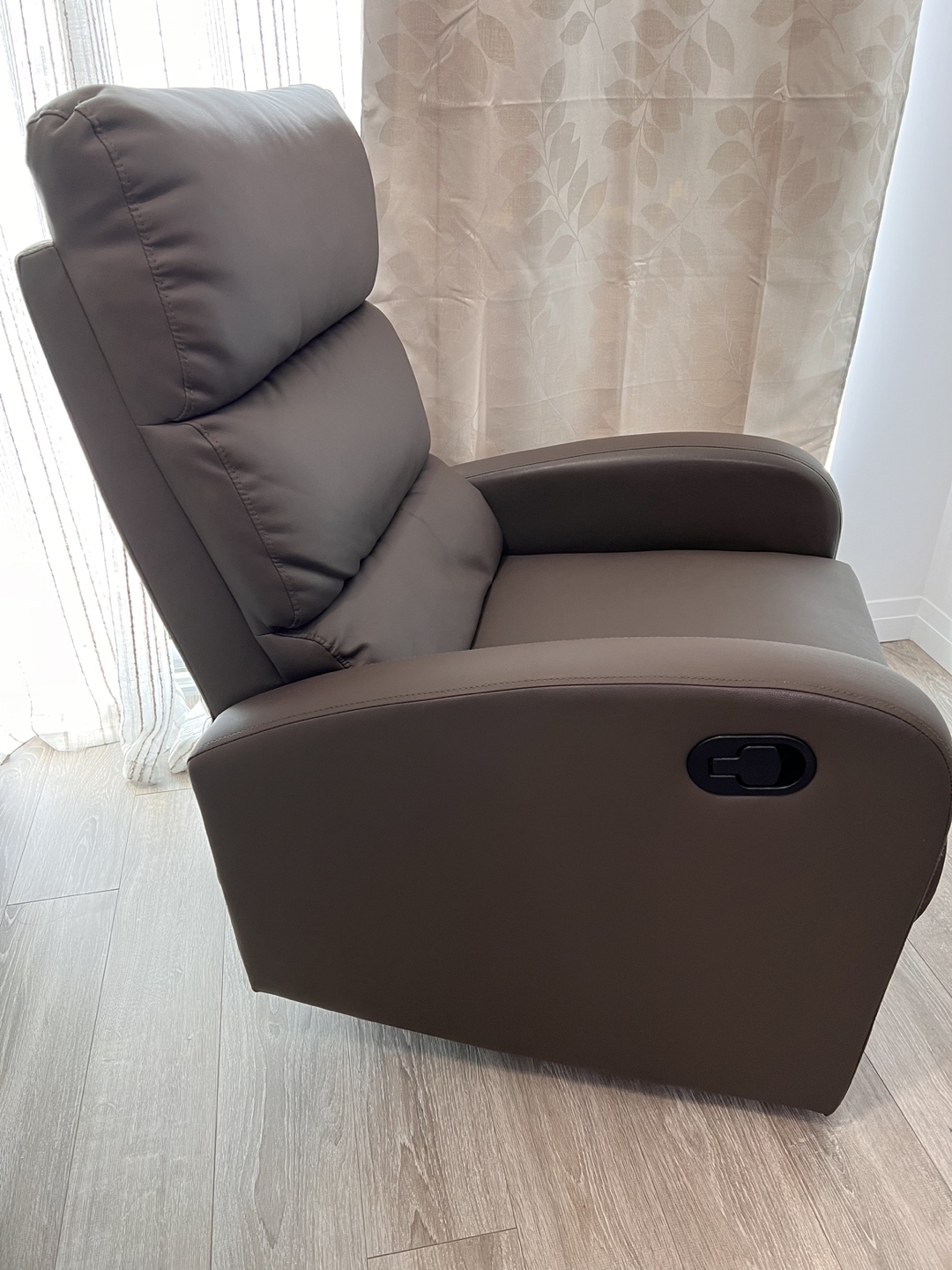 Structube recliner - photo 2