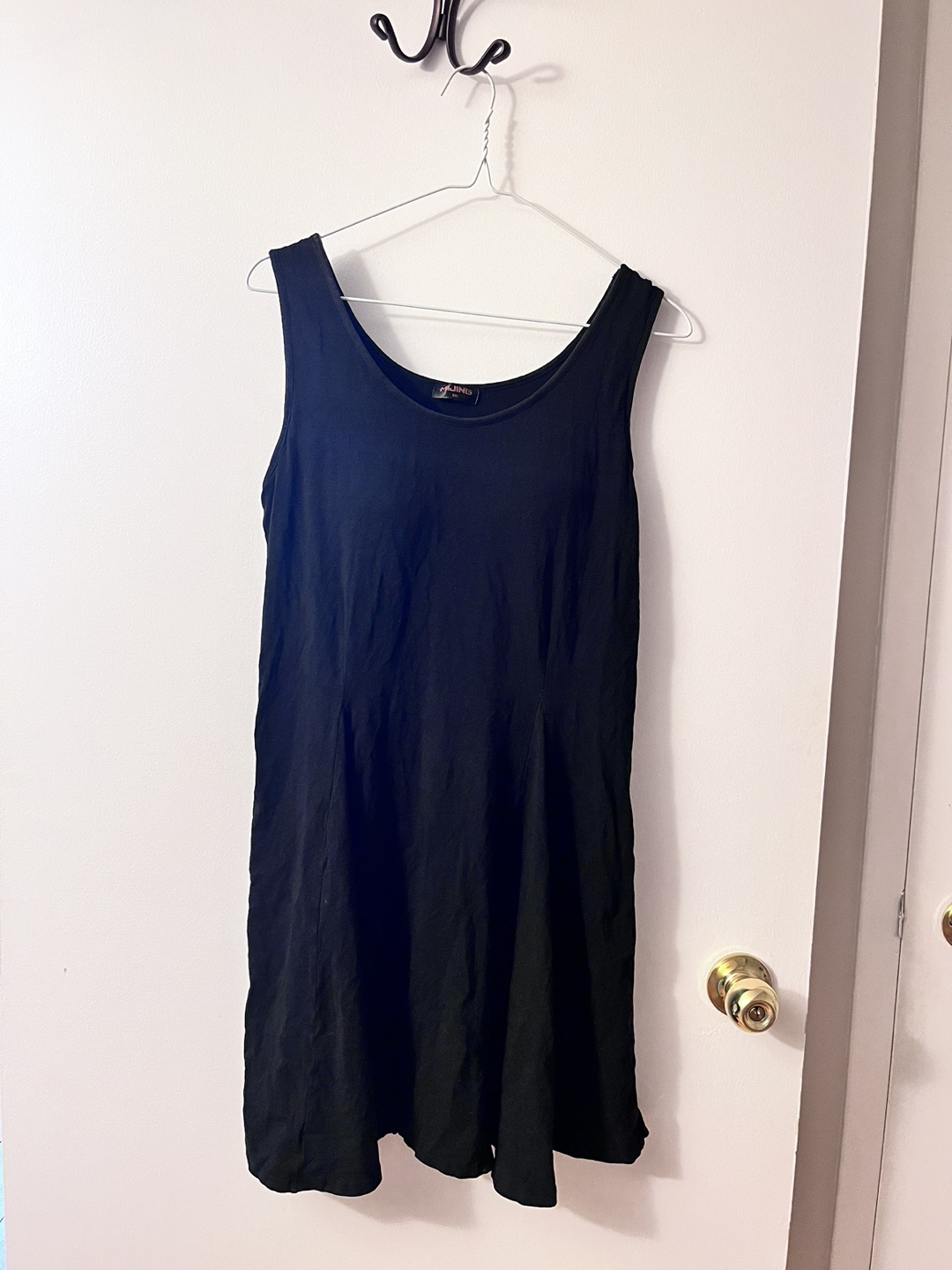 Black dress with build in pads size L thumbnail