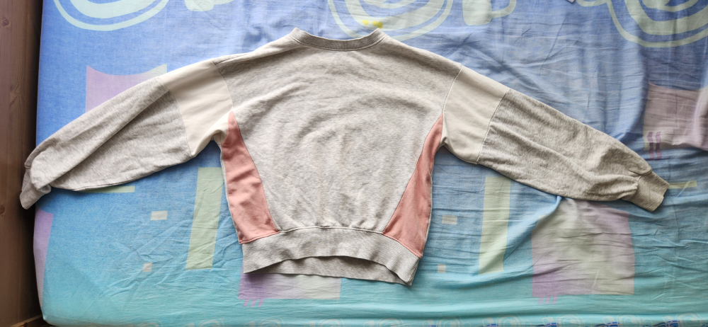 Kids/teen girls clothes (hoodies, pants, etc.) great condition - photo 4