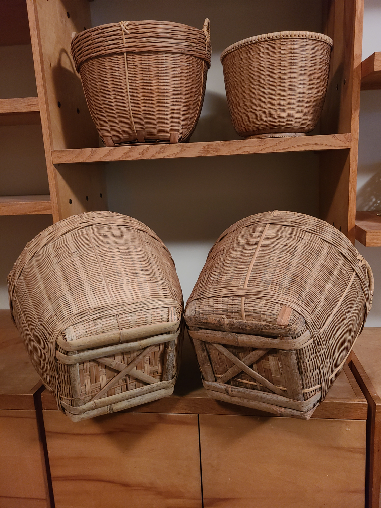 4 vintage wicker baskets image indicator(3)