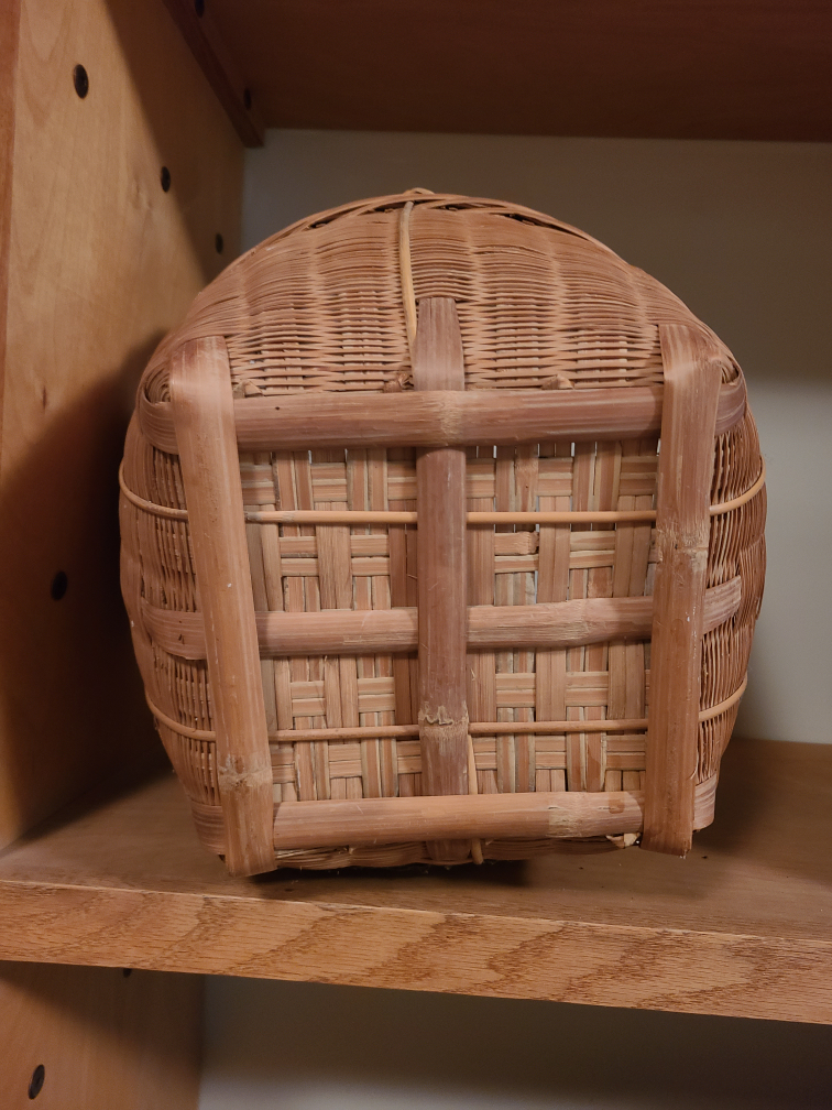 4 vintage wicker baskets image indicator(5)