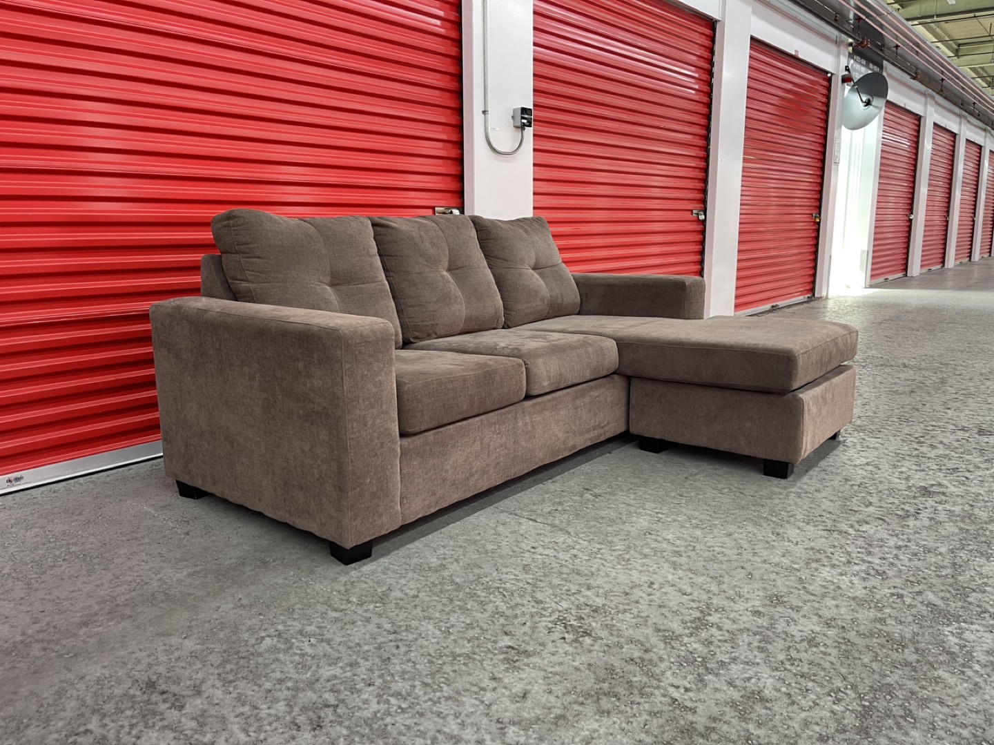 FREE DELIVERY Beautiful Reversible Sectional - photo 4