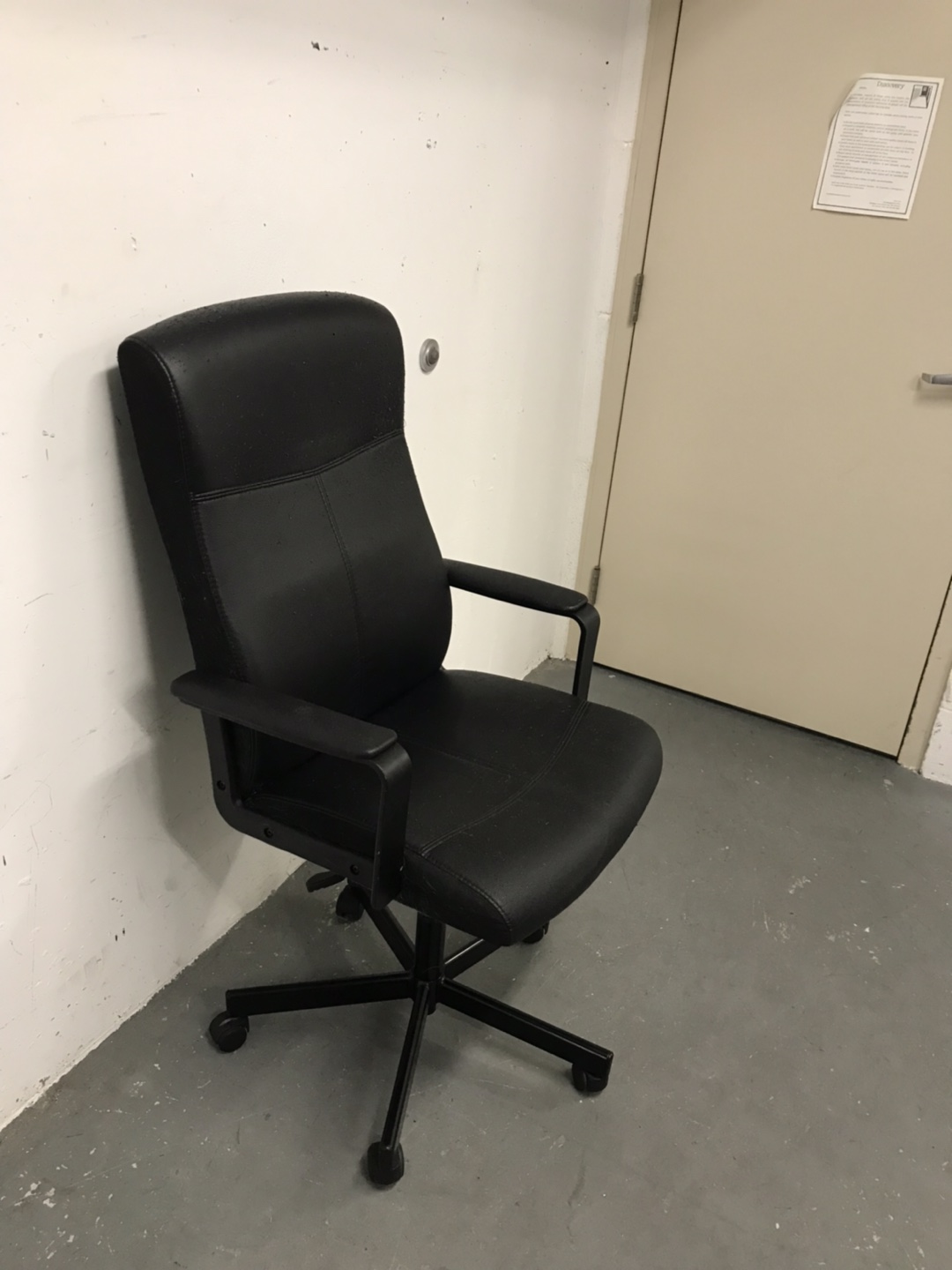High Quality Computer Chairs But Has Cat Scratches - photo 2
