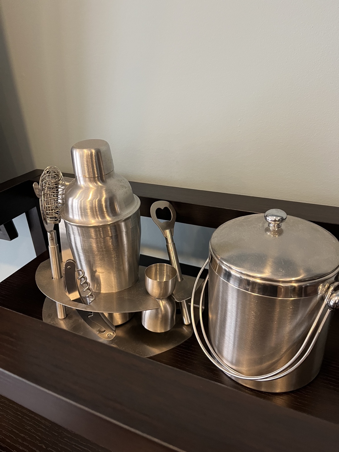 Cocktail set and ice canister thumbnail