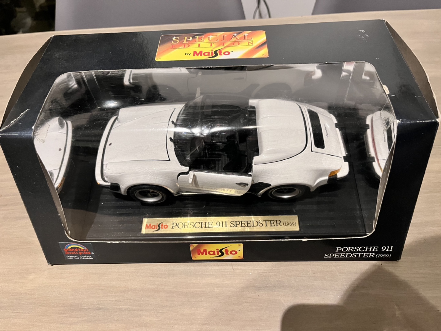 Maisto 1/18 Scale diecast 802B - Porsche 911
