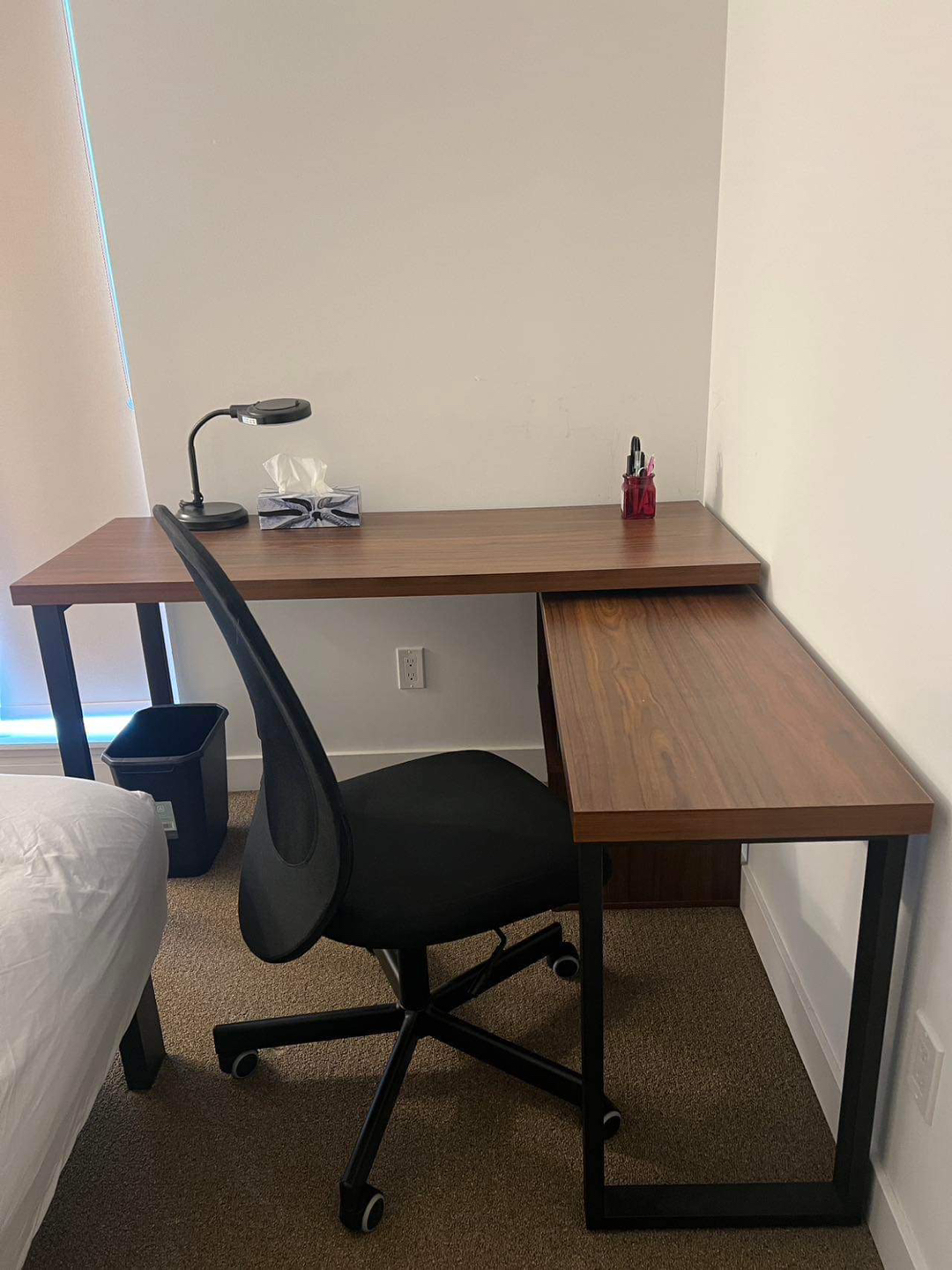 Brand new L-shape Desk thumbnail