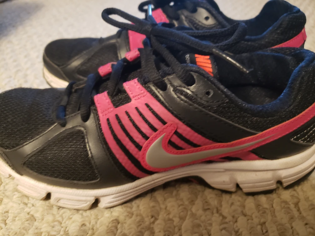 Nike runners women's size 8