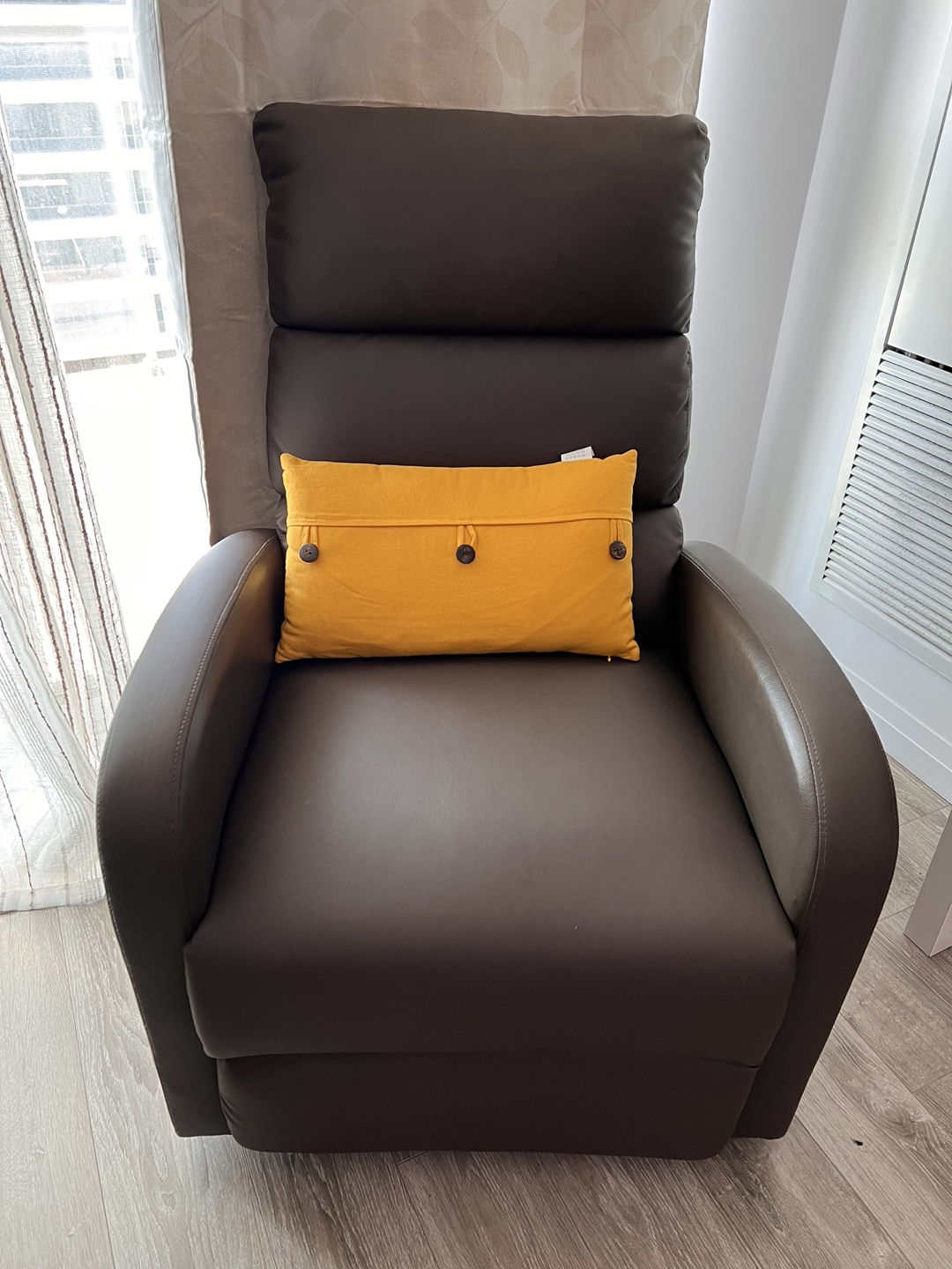 Structube recliner