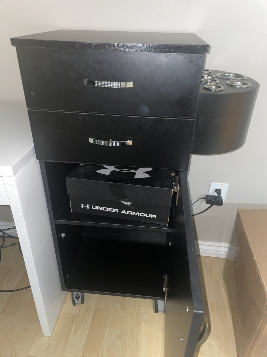 Wooden Salon trolly for sale URGENTLY - photo 2