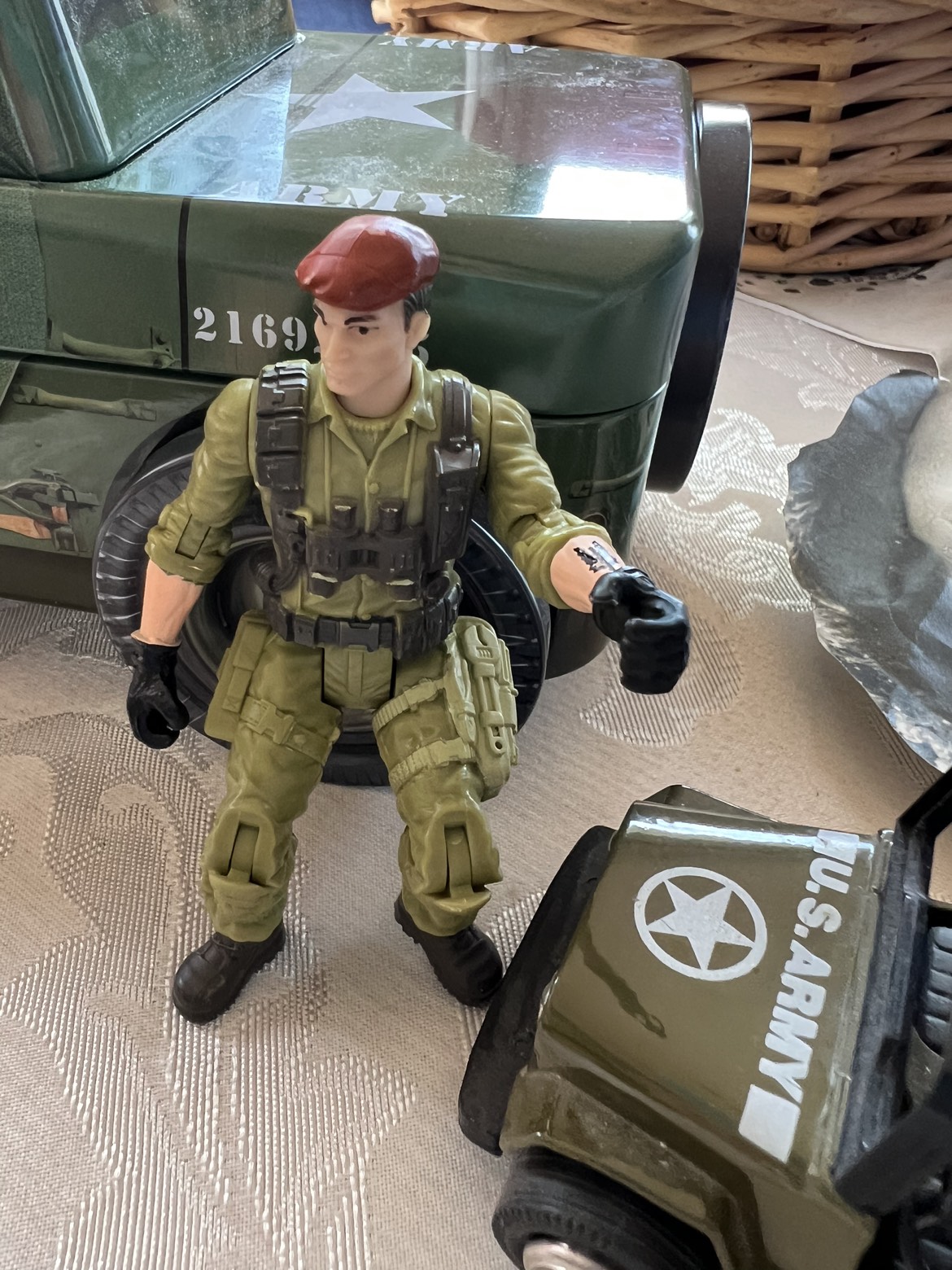 Army collectibles. Puzzle image indicator(3)