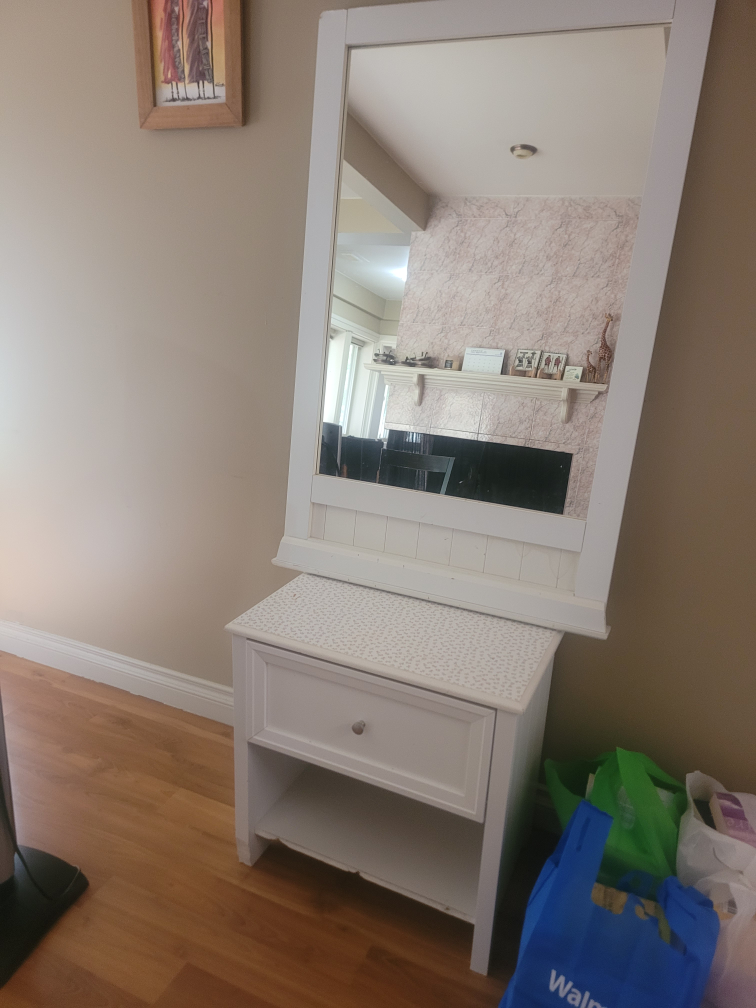 Mirror and drawer set
