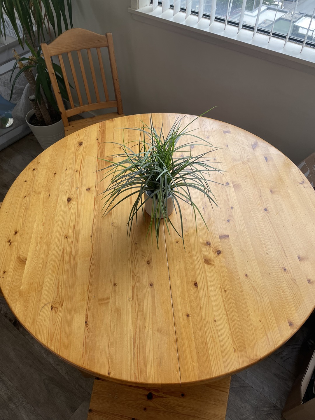 Extendable Dining Table and 4 chairs - photo 2