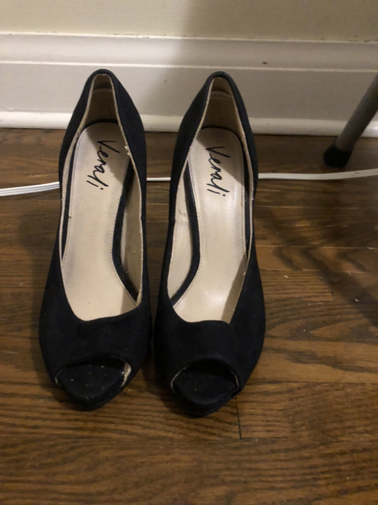 Black heels thumbnail