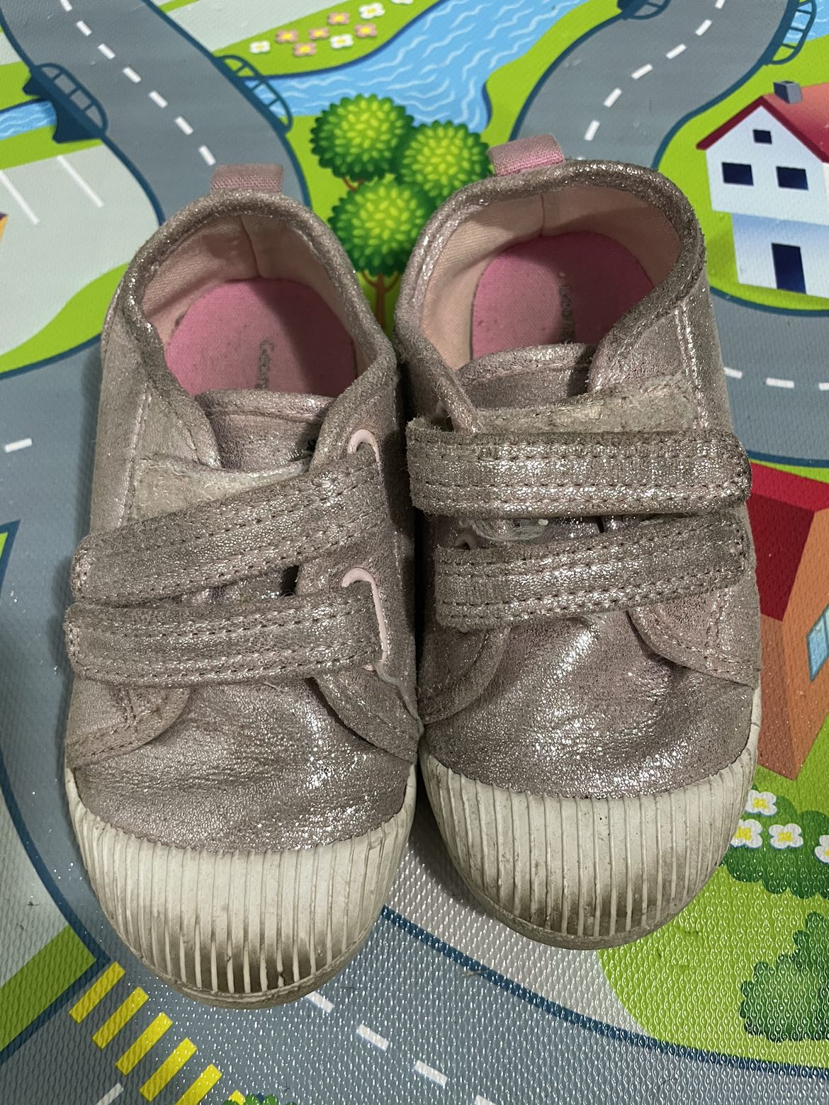 Girl shoes