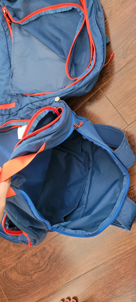 MEC carry-on backpack image indicator(3)