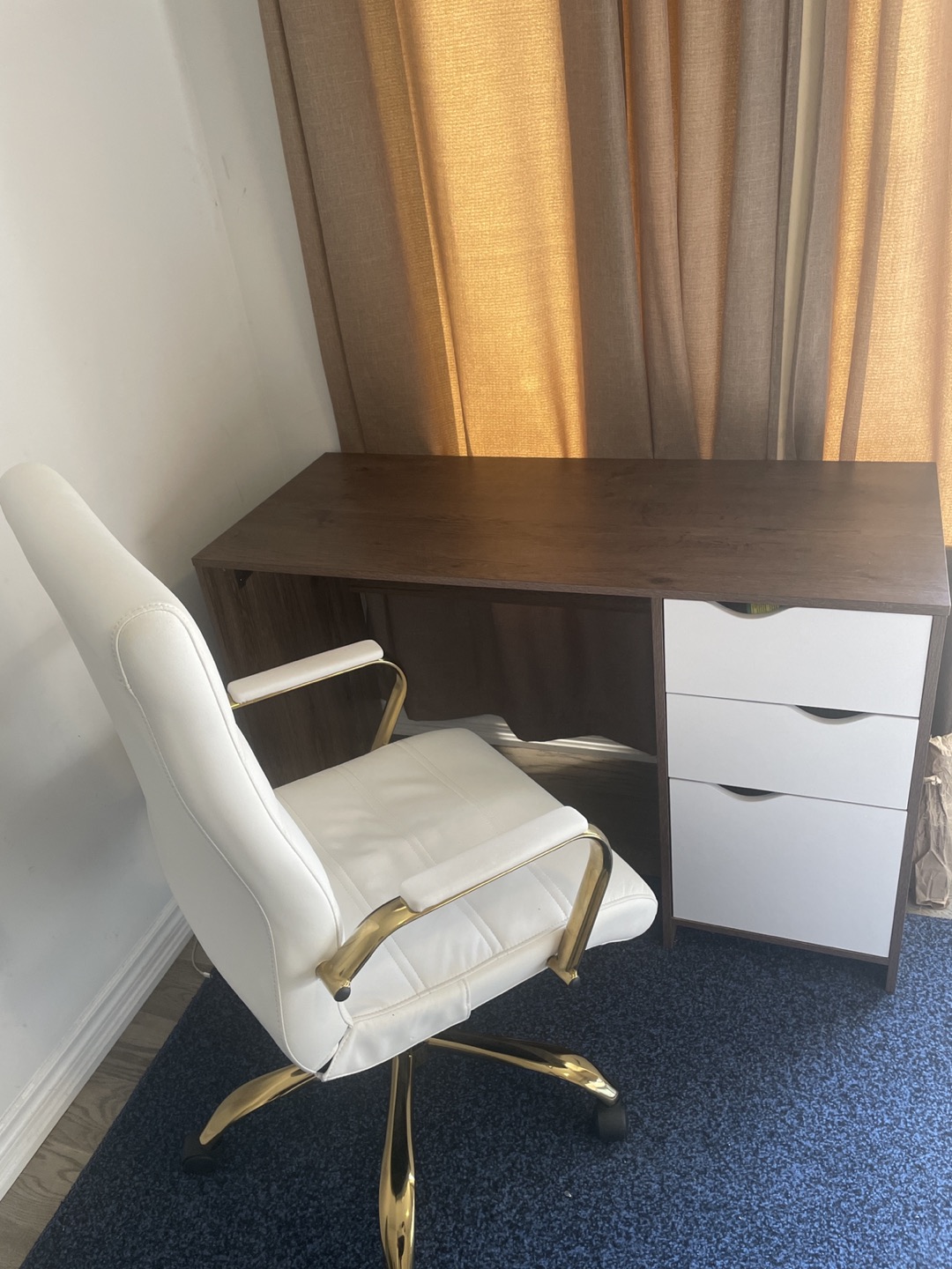 Office chair and table - photo 2