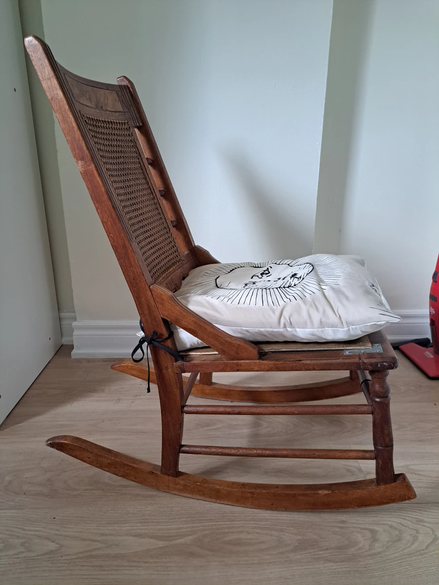 wooden rocking chair - photo 4